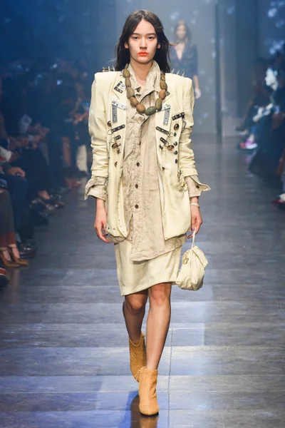 Look 28
